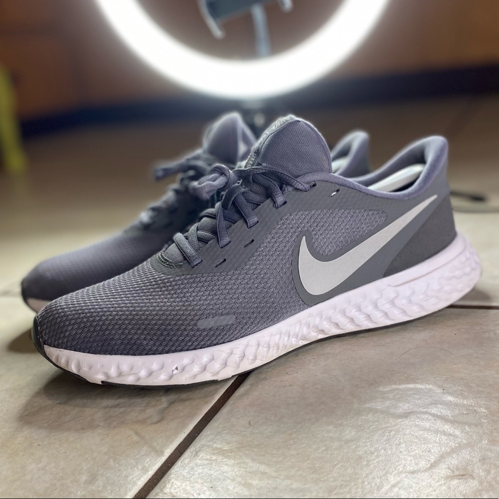Nike Revolution 5 cool grey/pure platinum BQ3204 005 Mens 10.5 Running Shoes